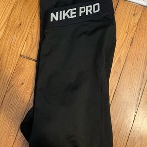 Nike pro cropped leggings
